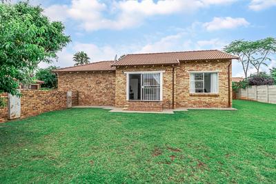 Townhouse For Sale in Radiokop, Roodepoort