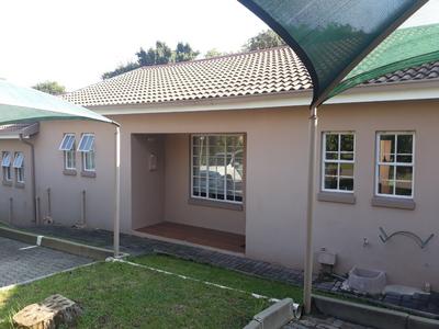 Townhouse For Rent in Lynnwood Glen, Pretoria