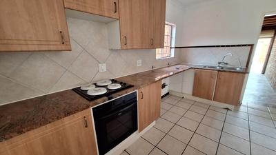Townhouse For Rent in Moreletapark, Pretoria