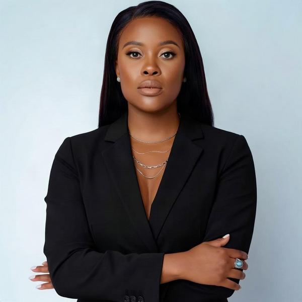 Portia Njibe, estate agent