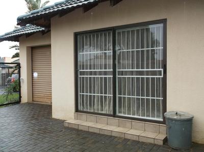 House For Rent in Farrarmere, Benoni