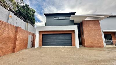 Townhouse For Rent in Waterkloof Ridge, Pretoria