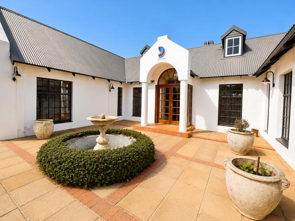 Commercial Property For Sale in Die Hoewes, Centurion